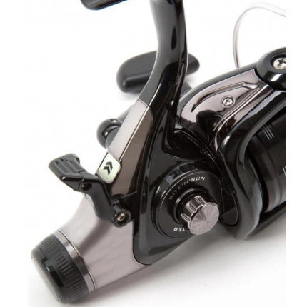 Daiwa Naviják Black Widow BR 5000A